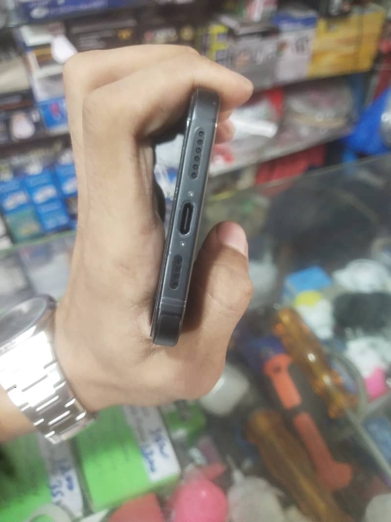 Apple iPhone 16 Plus 3