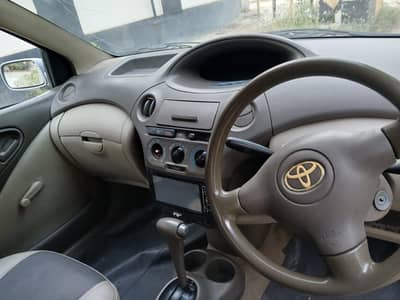 Toyota Platz 2003