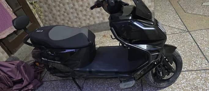 Evee S1 PRO for sale model 2025 new condition all bike okay