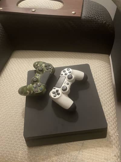 Ps4 slim 1tb with 2 controllers