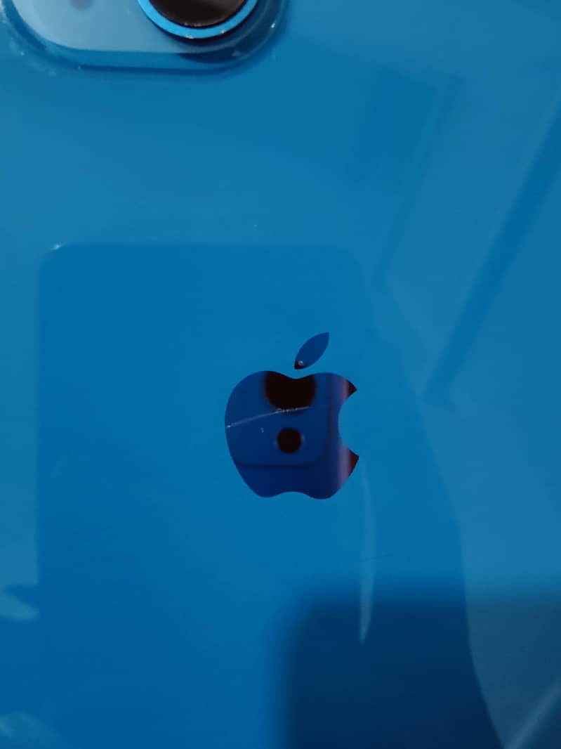 Apple iPhone 13 4