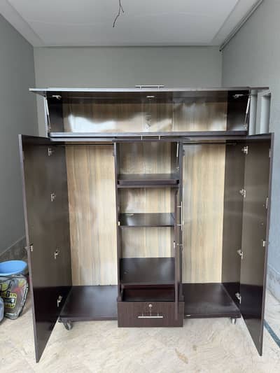 Big Wardrobe (Almari) For Sale in New like Condition