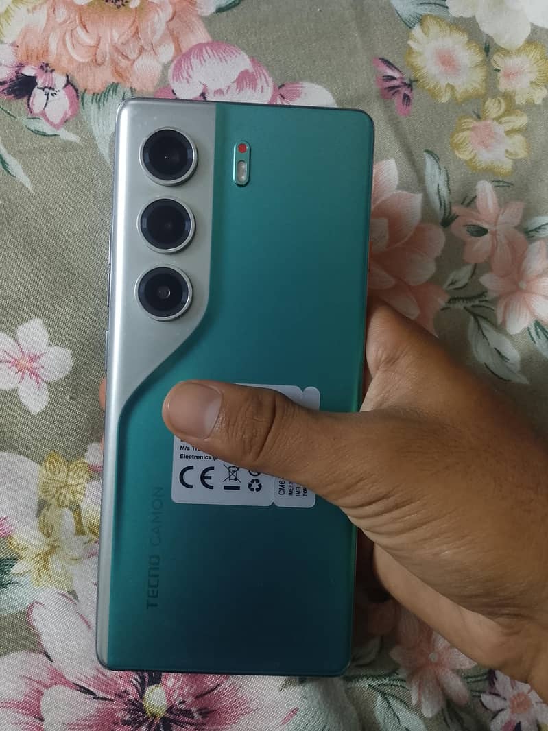 Tecno CAMON 40 Pro 0