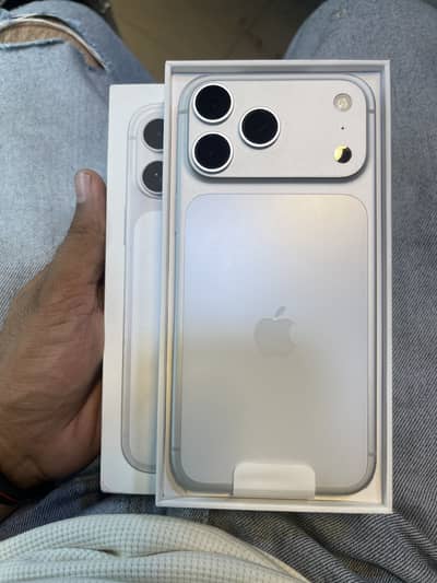 Apple iPhone 17 Pro Max 2 cycles only just box open