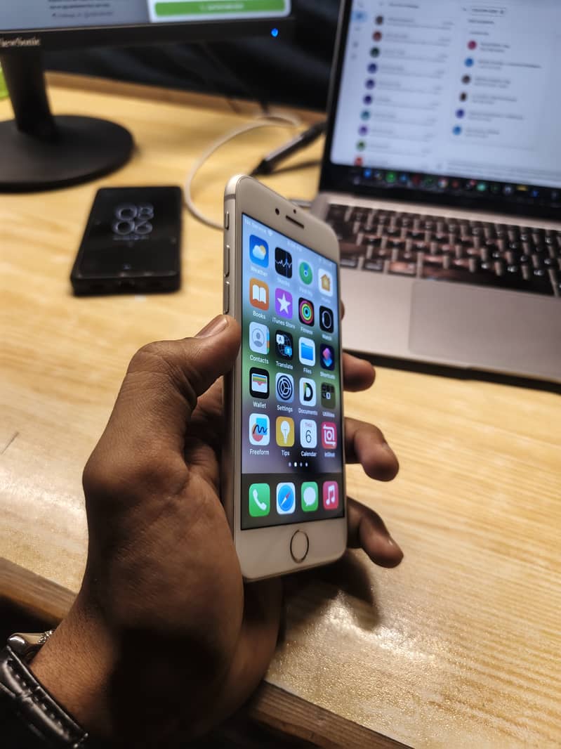 Apple iPhone 8 1