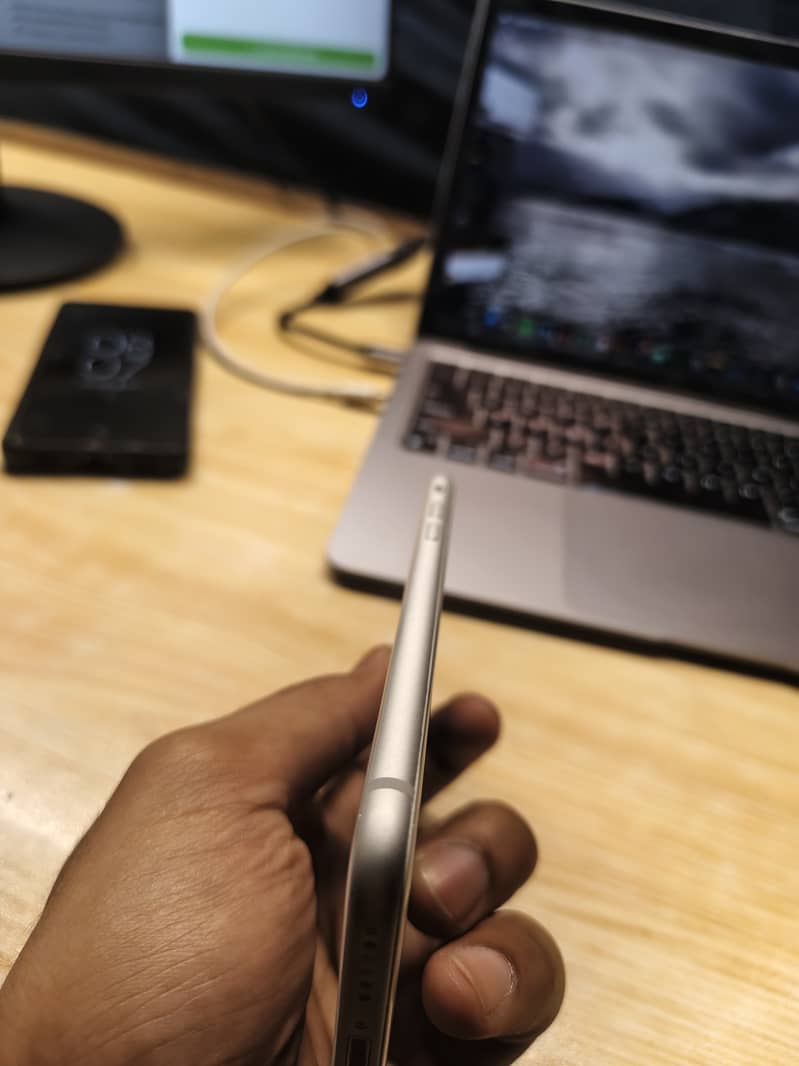 Apple iPhone 8 4