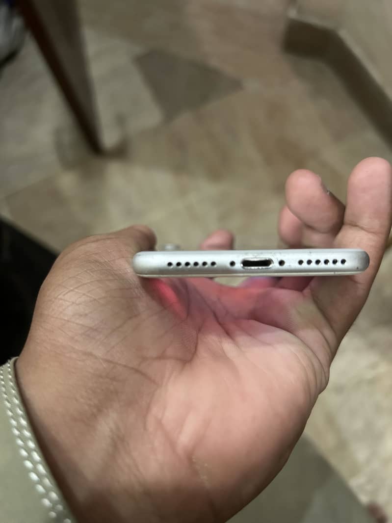 Apple iPhone 7 1