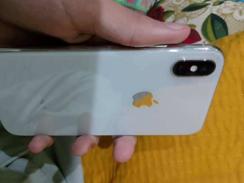Apple iPhone X 4