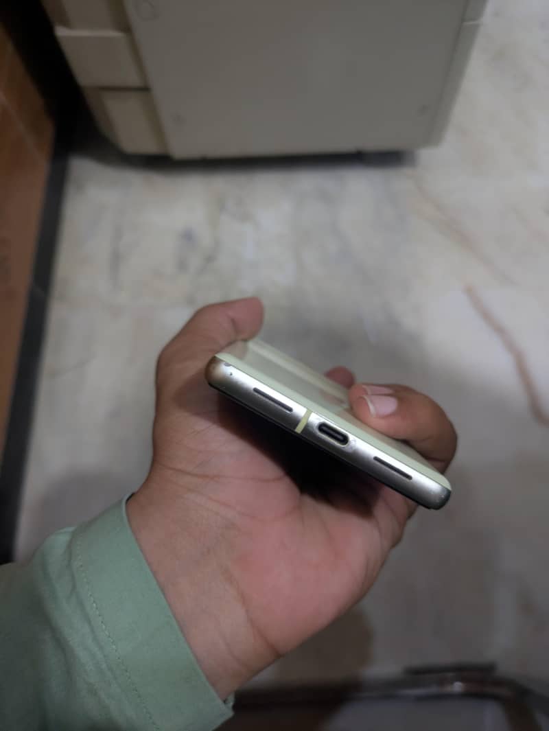 Google Pixel 7 4