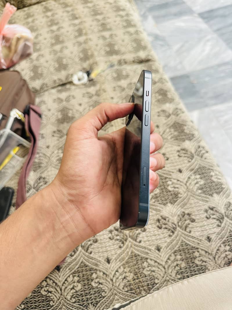 Apple iPhone 13 1