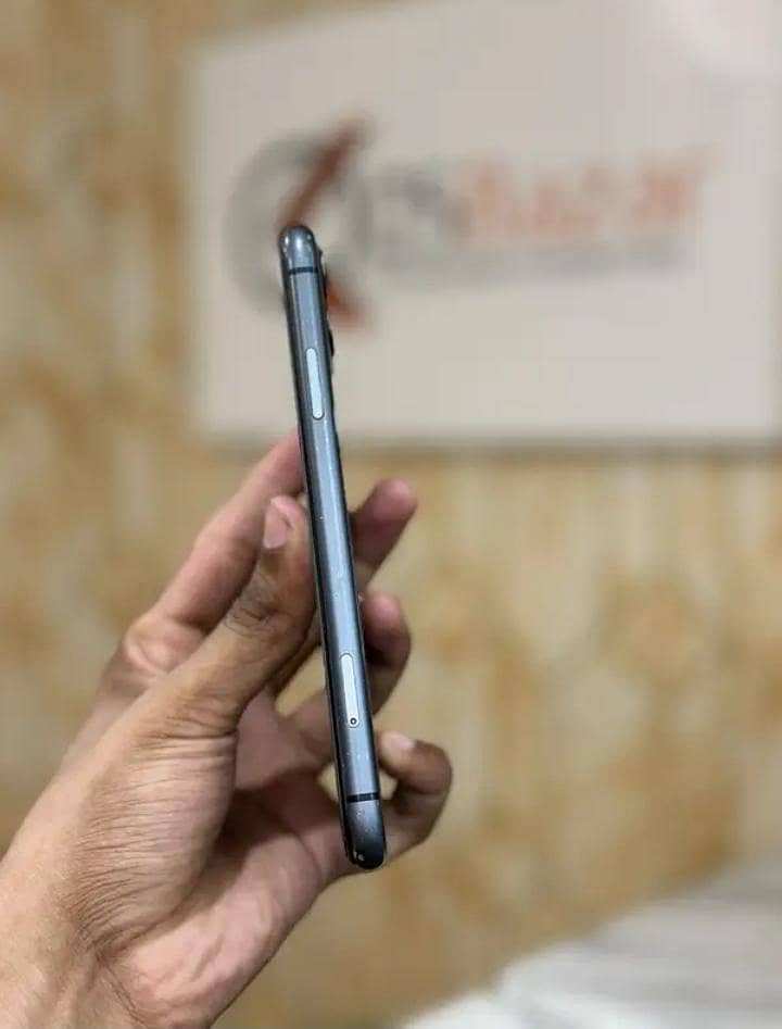 Apple iPhone 11 6