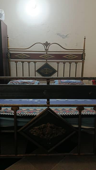 king size bed without tables and mattress
