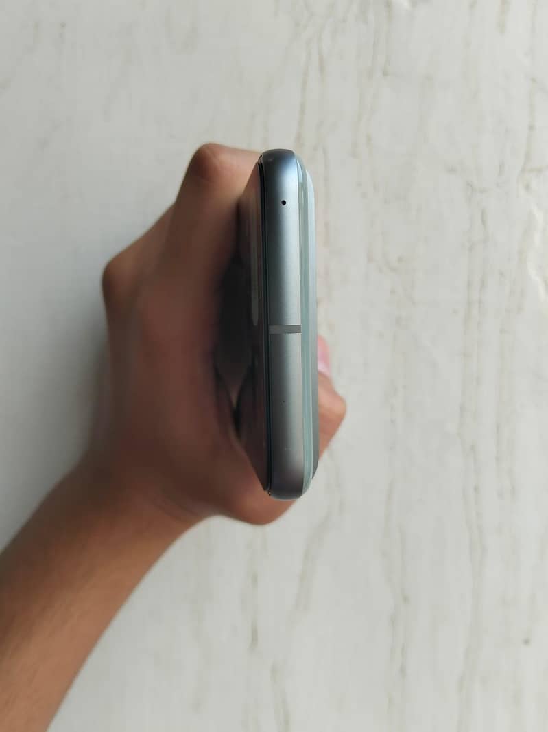 Google Pixel 8 4