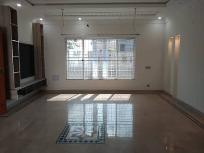 1 Kanal Upper Portion Available For Rent
