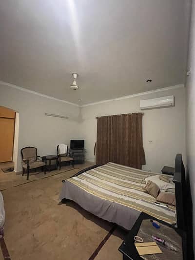 1 Kanal Facing Park Beautiful House Available For Sale