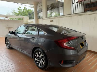 Honda Civic Oriel UG 2016-17 Sunroof + Leather