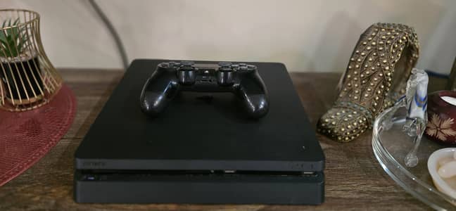 PS4 Slim 500GB - Good Condition