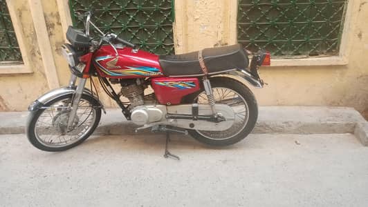 I am selling Honda 125 2017/2018 model all ok engine condition 10/10