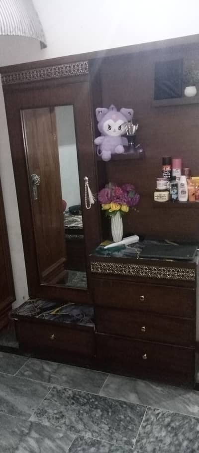 Dressing table/ Full size mirror