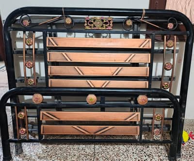 single iron bed