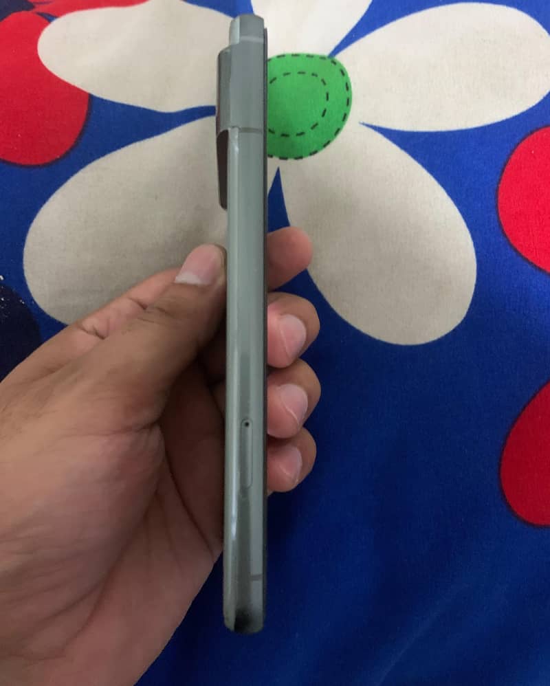 Google Pixel 8 4