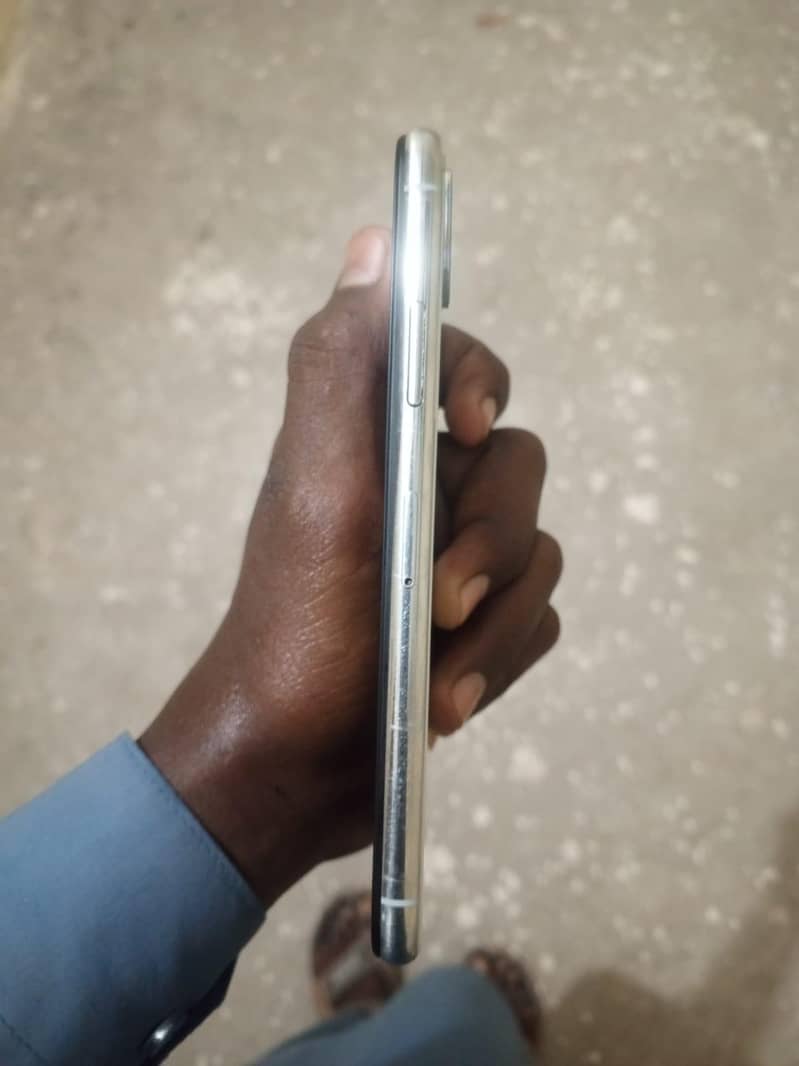 Apple iPhone X 3