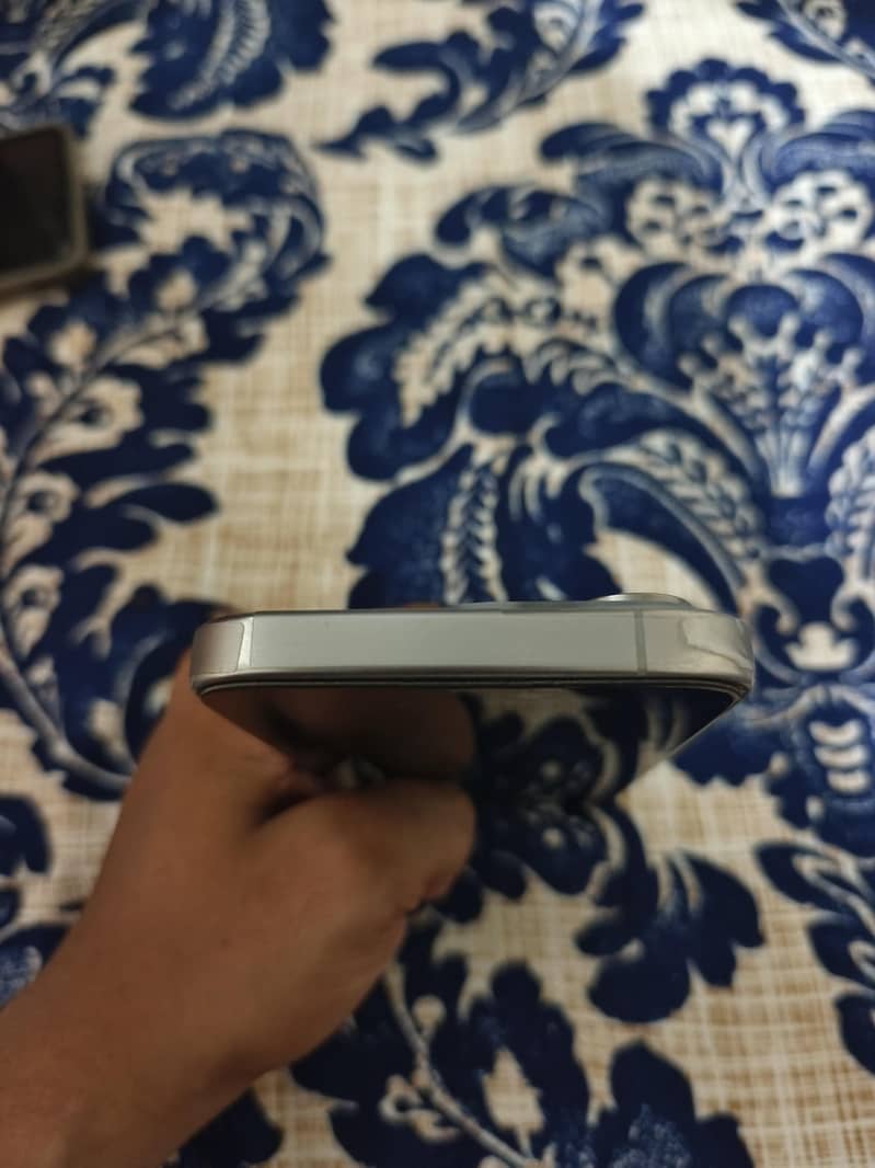 Apple iPhone 15 Pro 3