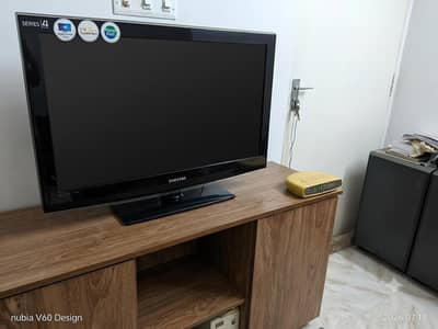Original Samsung 32" LCD TV with Internet device