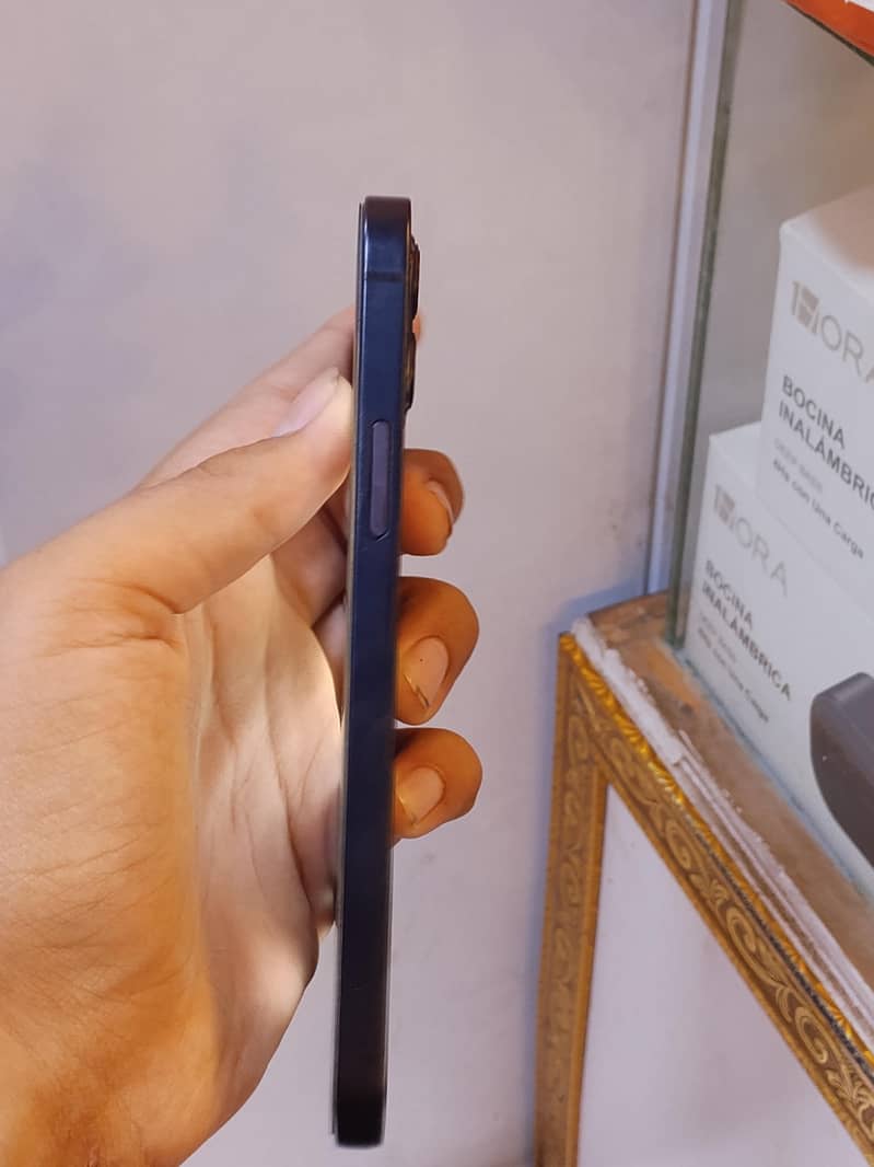 Apple iPhone 12 2