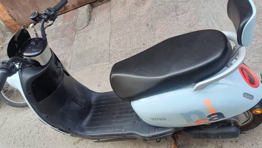 Under warranty and only 1051 km Driven