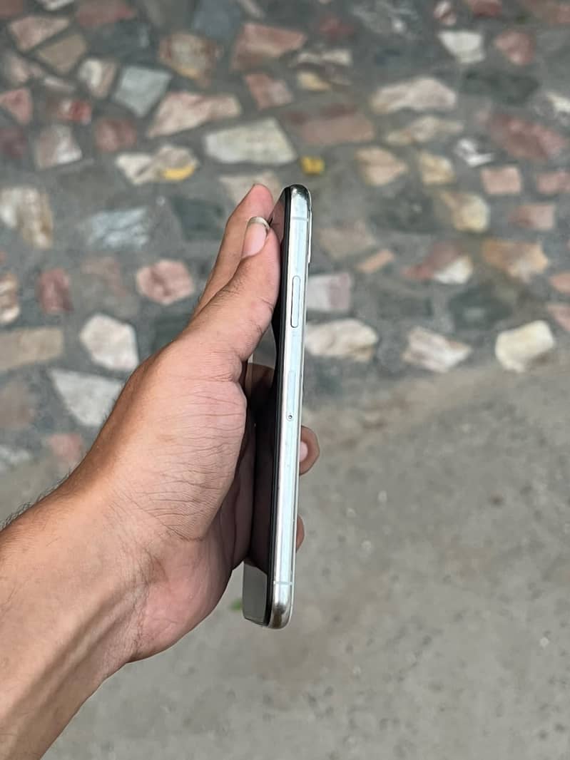 Apple iPhone X 5