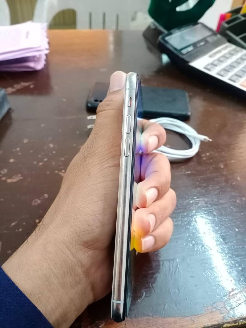 Apple iPhone X 5