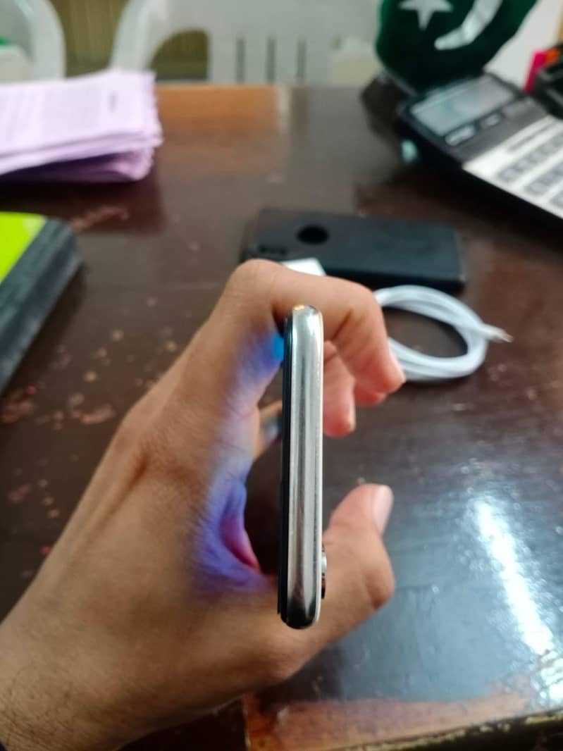 Apple iPhone X 6