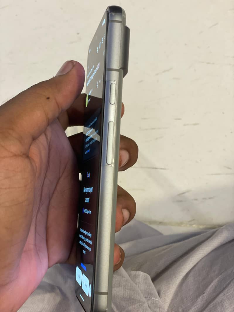Google Pixel 8 12