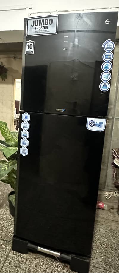 BRAND NEW FRIDGE (10/10 condition)