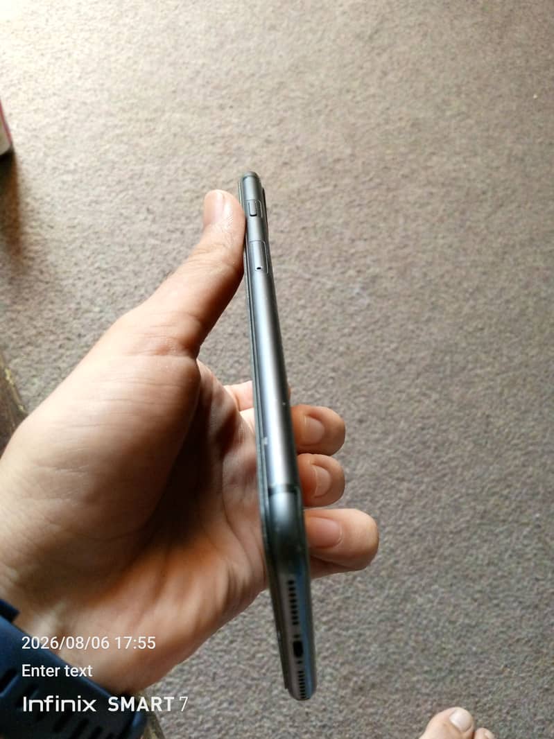 Apple iPhone 8 Plus 3