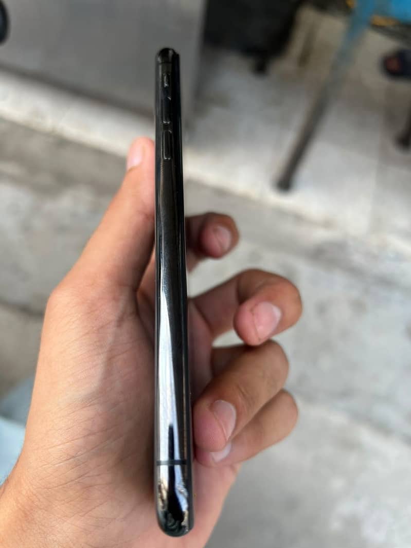 Apple iPhone X 3