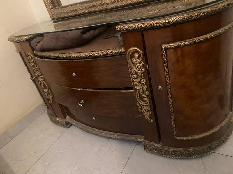 dressing table 6