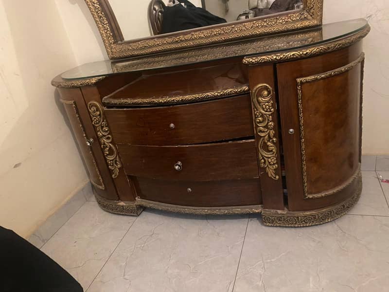 dressing table 7