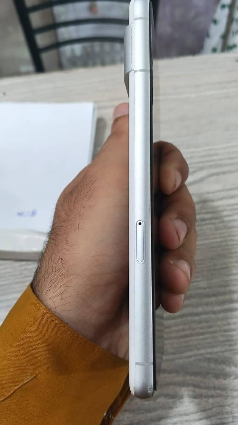 Google Pixel 7 4