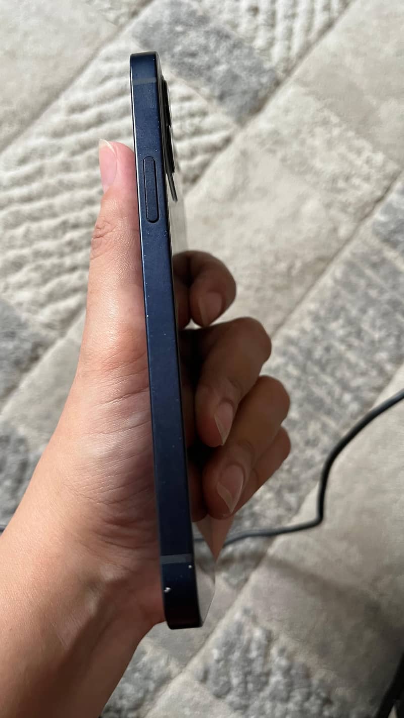 Apple iPhone 12 3