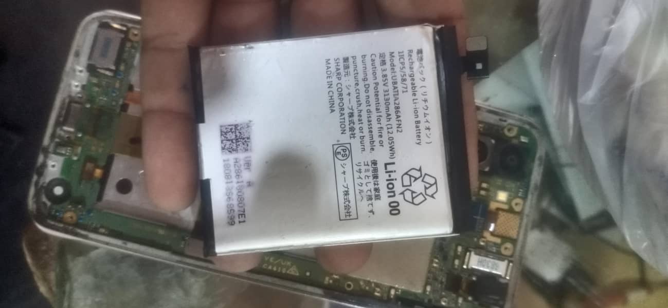 Sharp Aquos R2 3