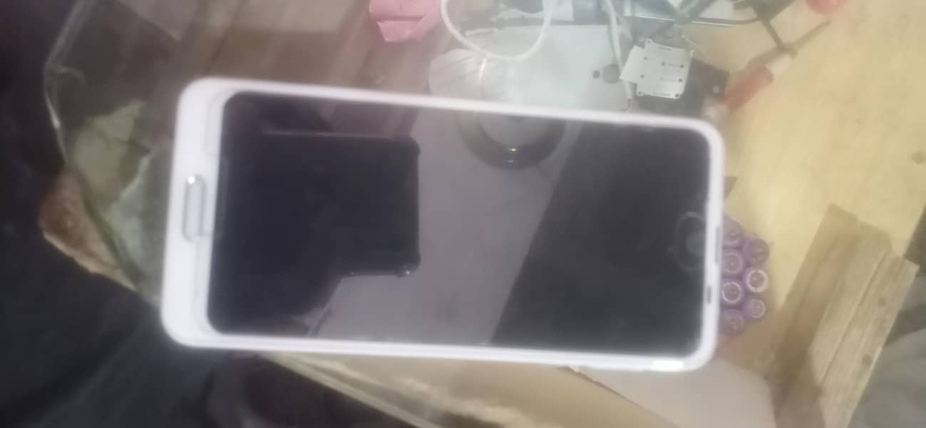 Sharp Aquos R2 4
