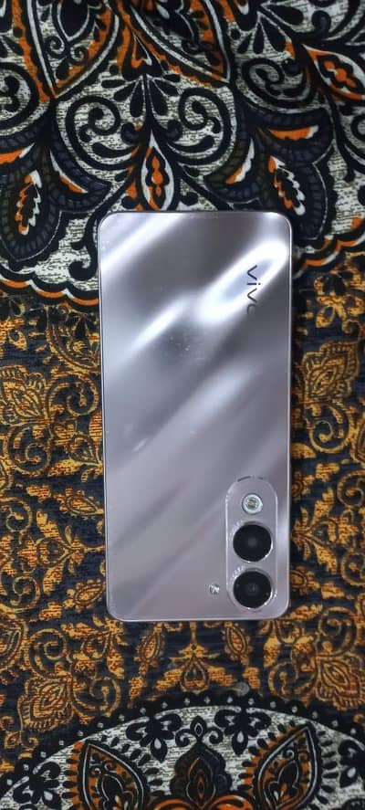 Vivo Y04 in good condition