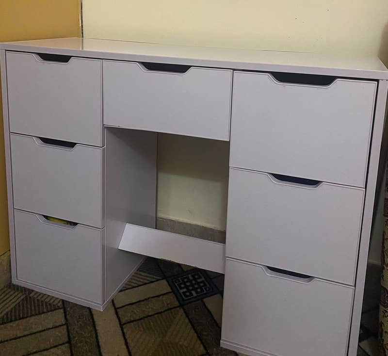 Dressing table 0