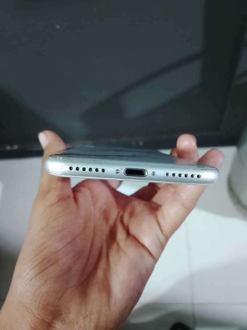 Apple iPhone 8 3