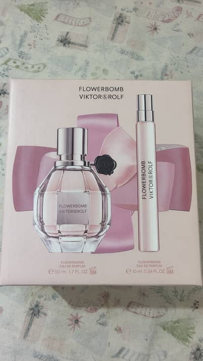 Victor & Rolf FlowerBomb 50ml + 10ml Gift Set