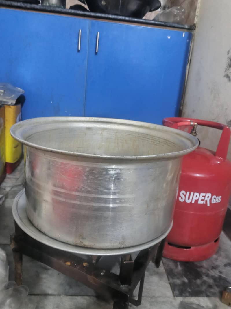 ایک عدد ھاتھ ریڑھی بلکل اچھی کنڈیش میں ہے فریئض کے لیے استعمال کر سکتے 4