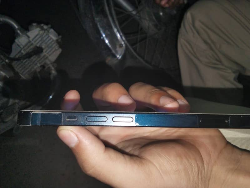Apple iPhone 13 2