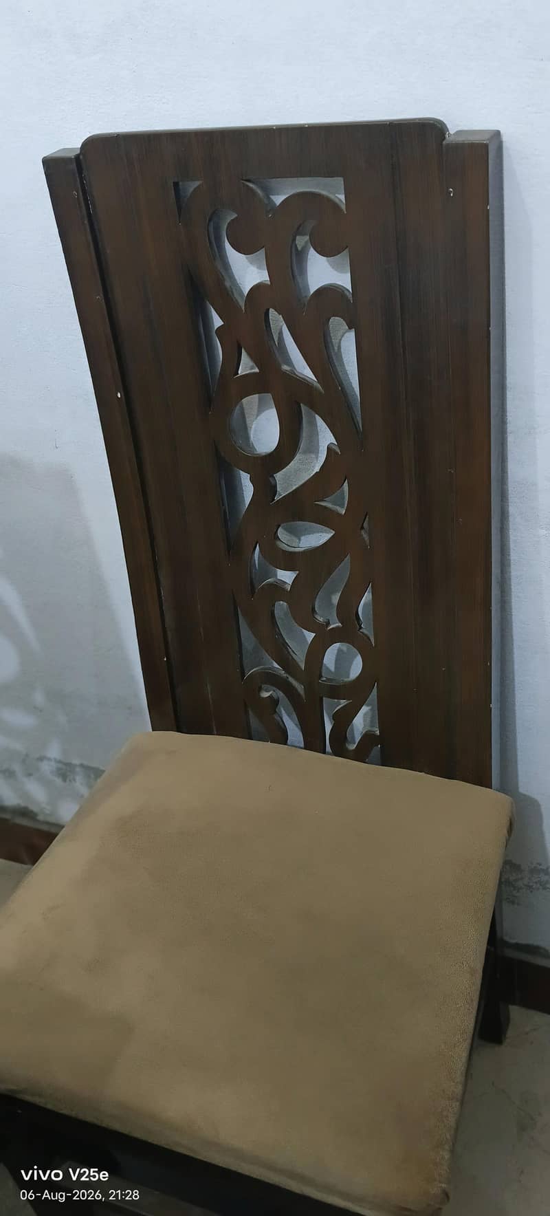 Dining table 0